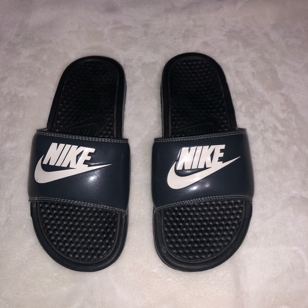 NIKE SLIDES